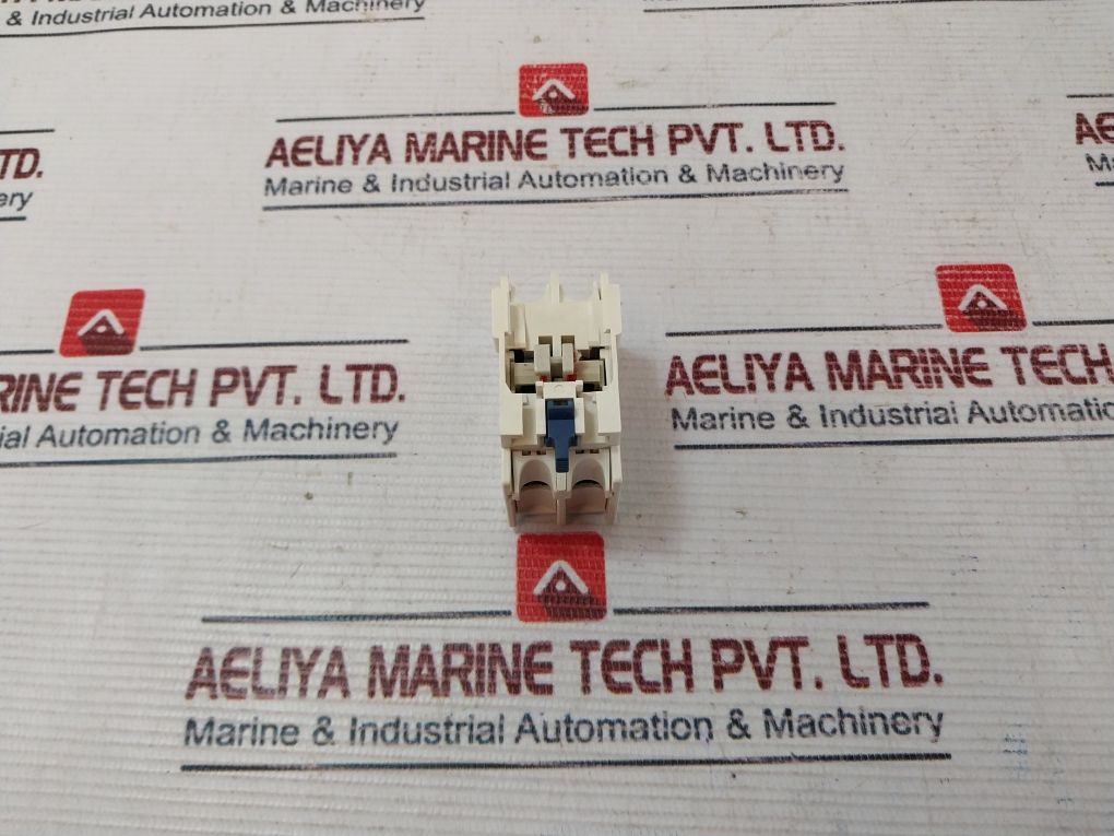 Schneider Electric Ladn11g Auxiliary Contact Block - Image 4