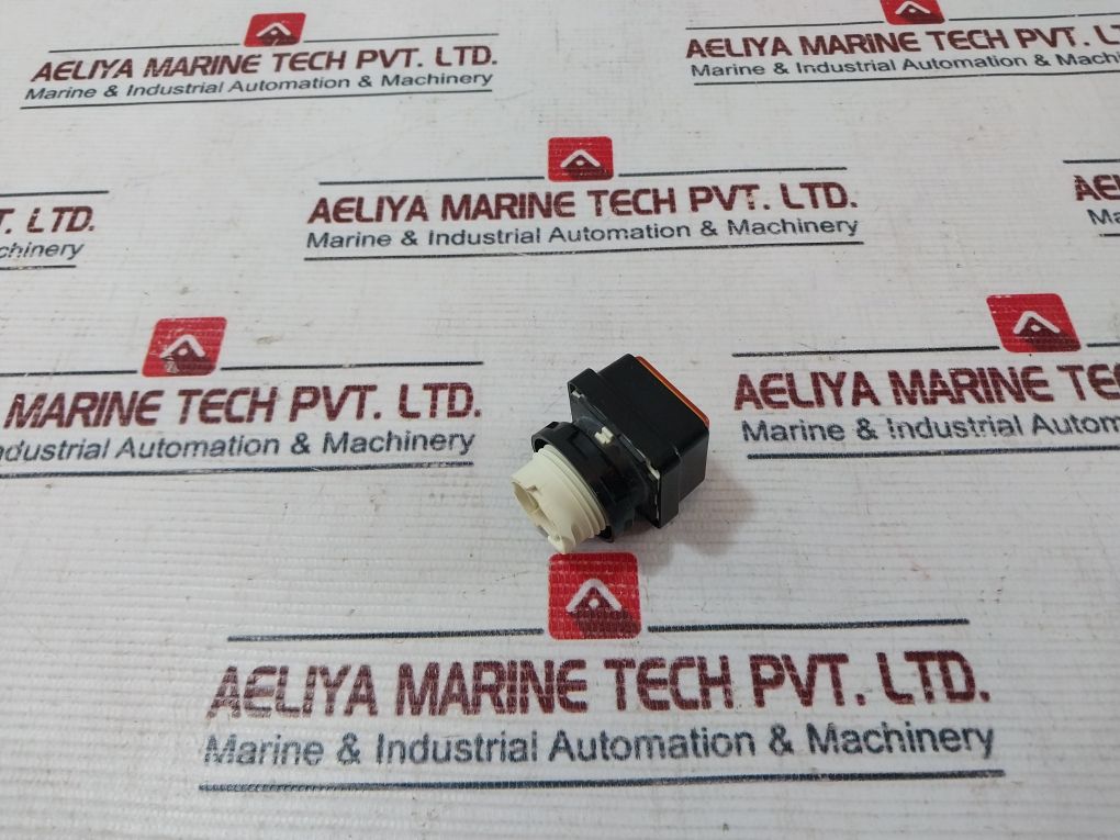 Square D D1y3y Push-button Key With Signa - Image 3