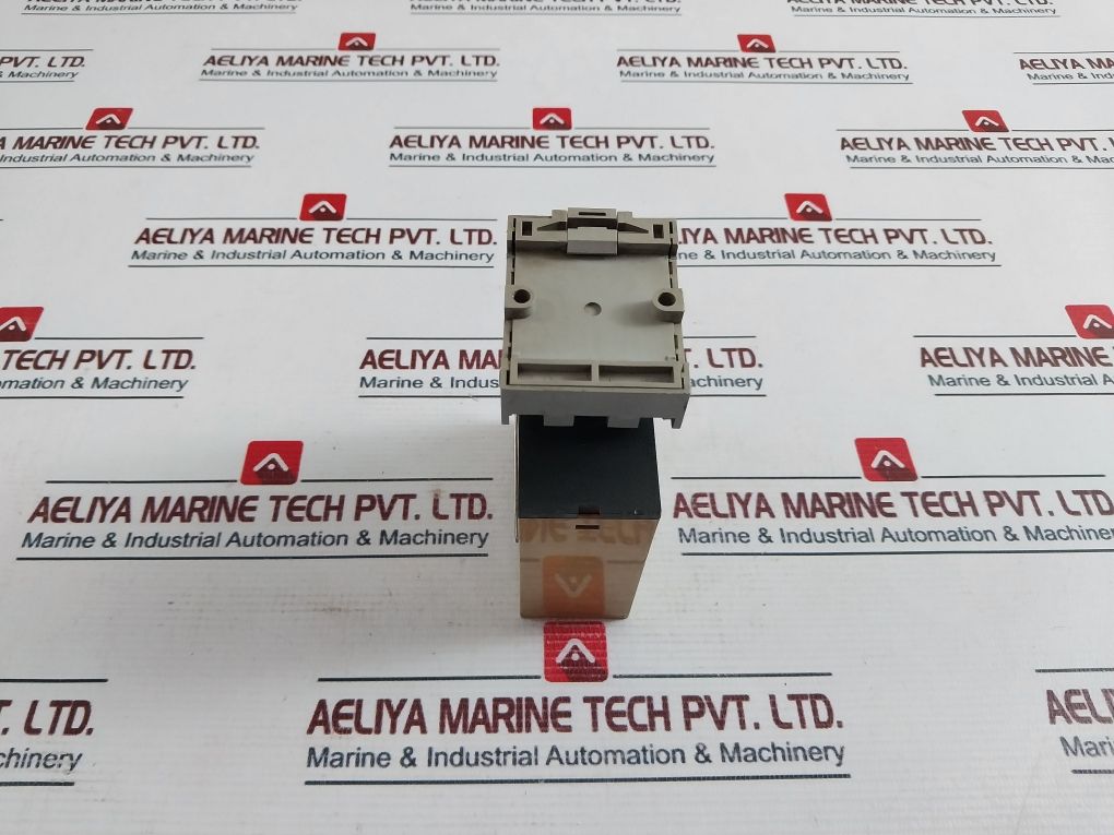 Electromatic Sj 175 220 Ac Current Relay With Base - Image 3