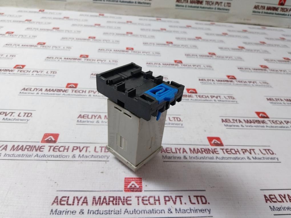 Omron H3ba-n8h Timer With Base 0-30 Sec - Image 4