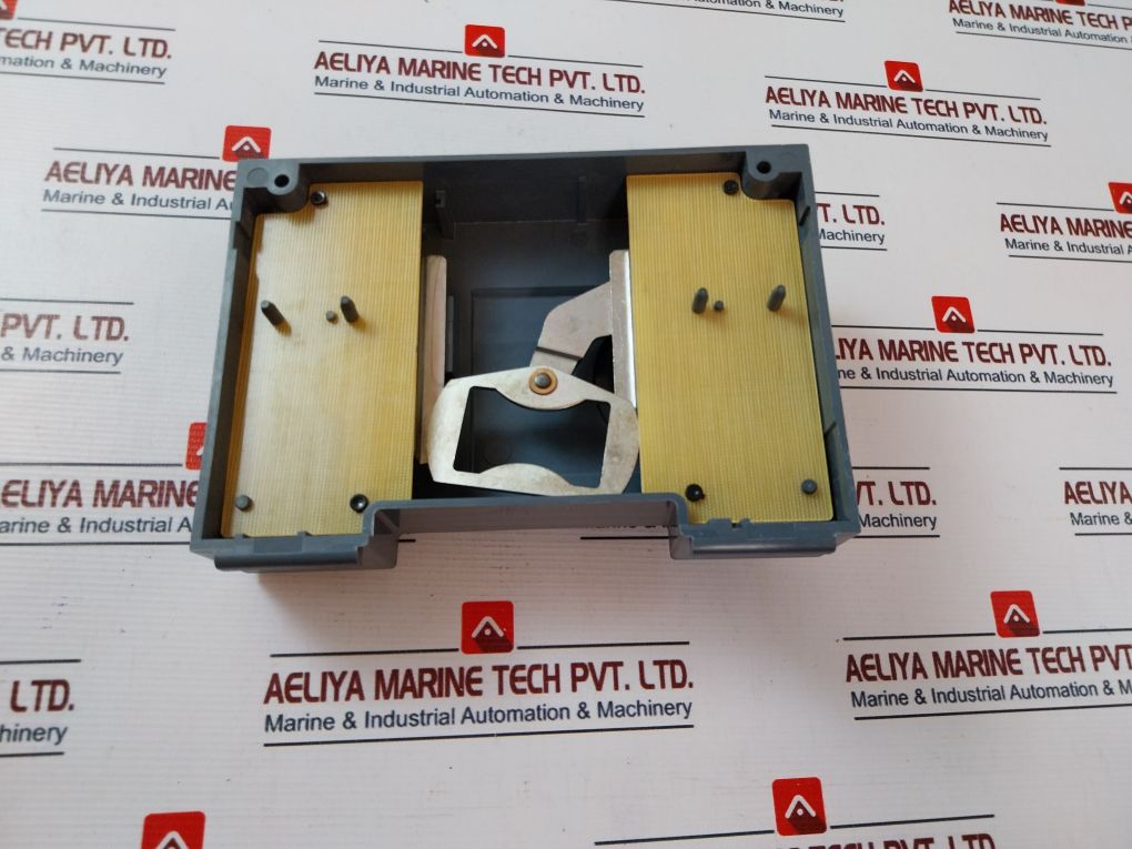 Siemens 3vt9500-3ha10 Front-operated Rotary Operating Mechanism - Image 4