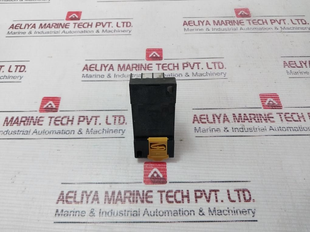 Omron My4z Relay With Base - Image 4