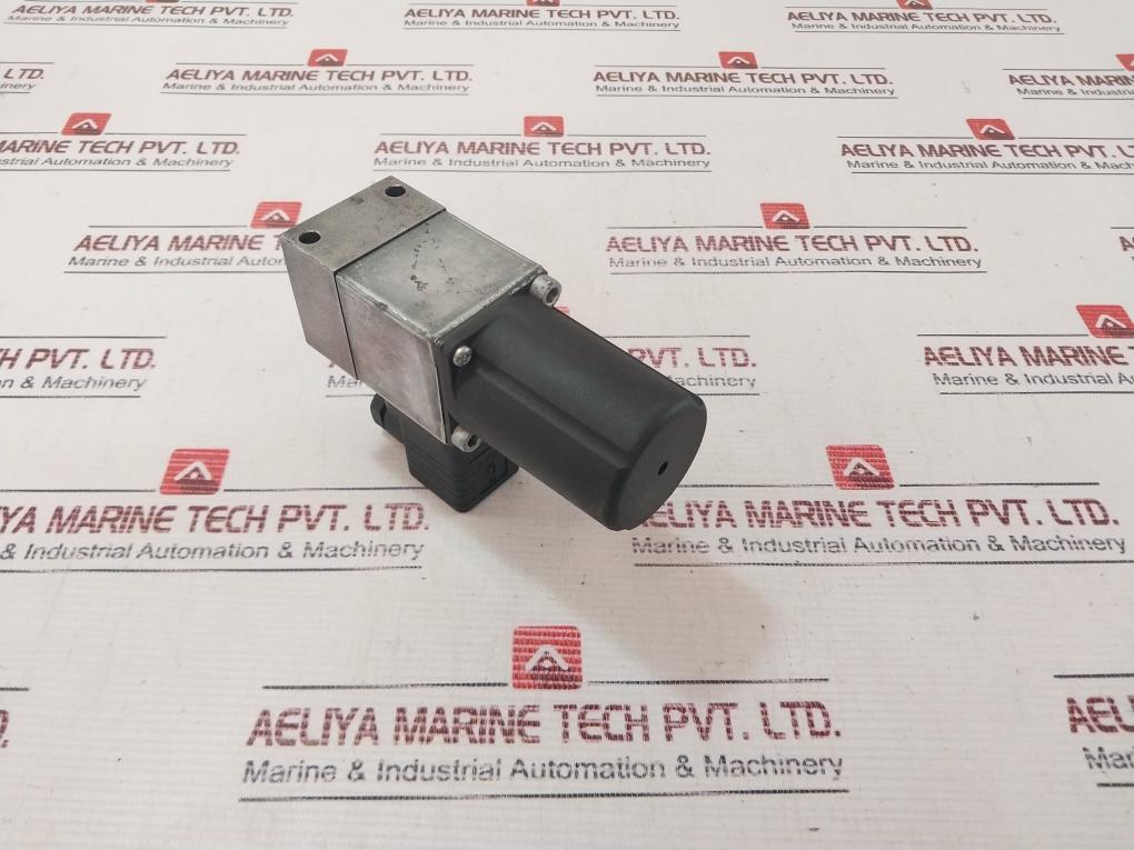 Rexroth R901102778 Pressure Switch 24v Dc 2a - Image 4
