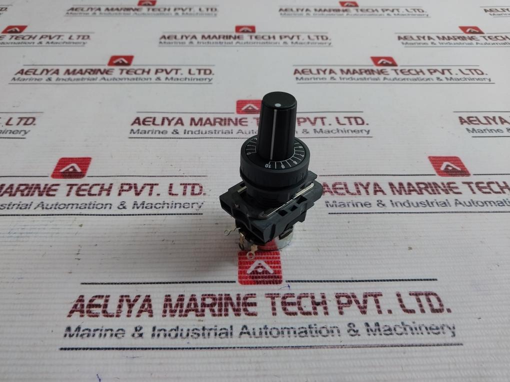 Schneider Electric Zb5az009 Rotary Potentiometer - Image 3