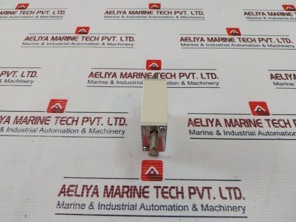 Siemens 3na3 812 Fuse 32a - Image 3