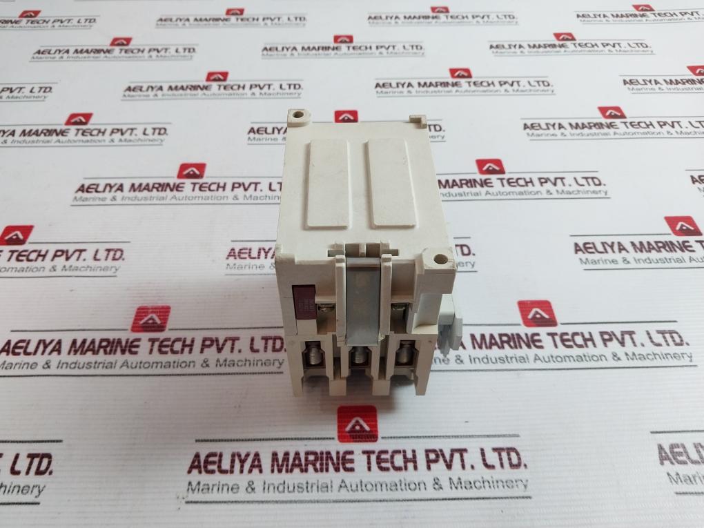 Cutler-hammer Ce15kn3 Contactor 690v - Image 4