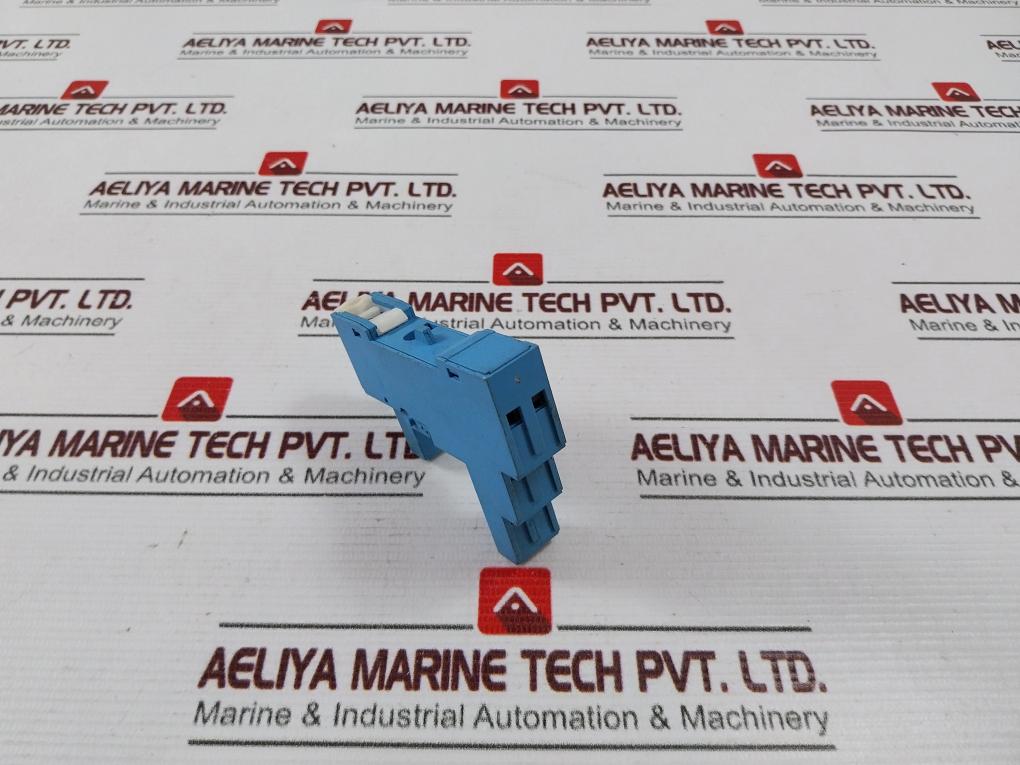 Finder 95.95.3 Relay Socket - Image 4