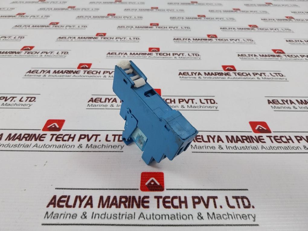 Finder 95.95.3 Relay Socket - Image 4