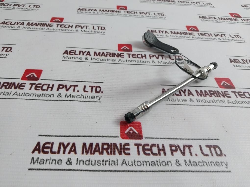 Waters 186004741 2.1mmx100mm Column - Image 3