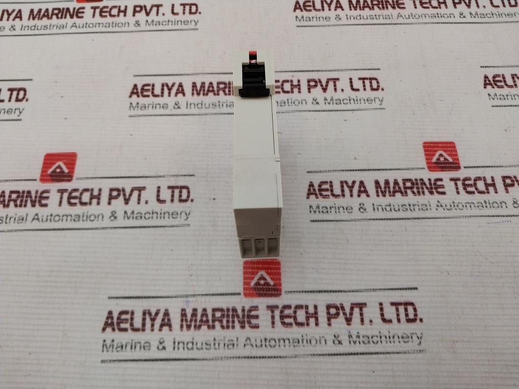 Crouzet 88 826 105 Time Delay Relay - Image 4