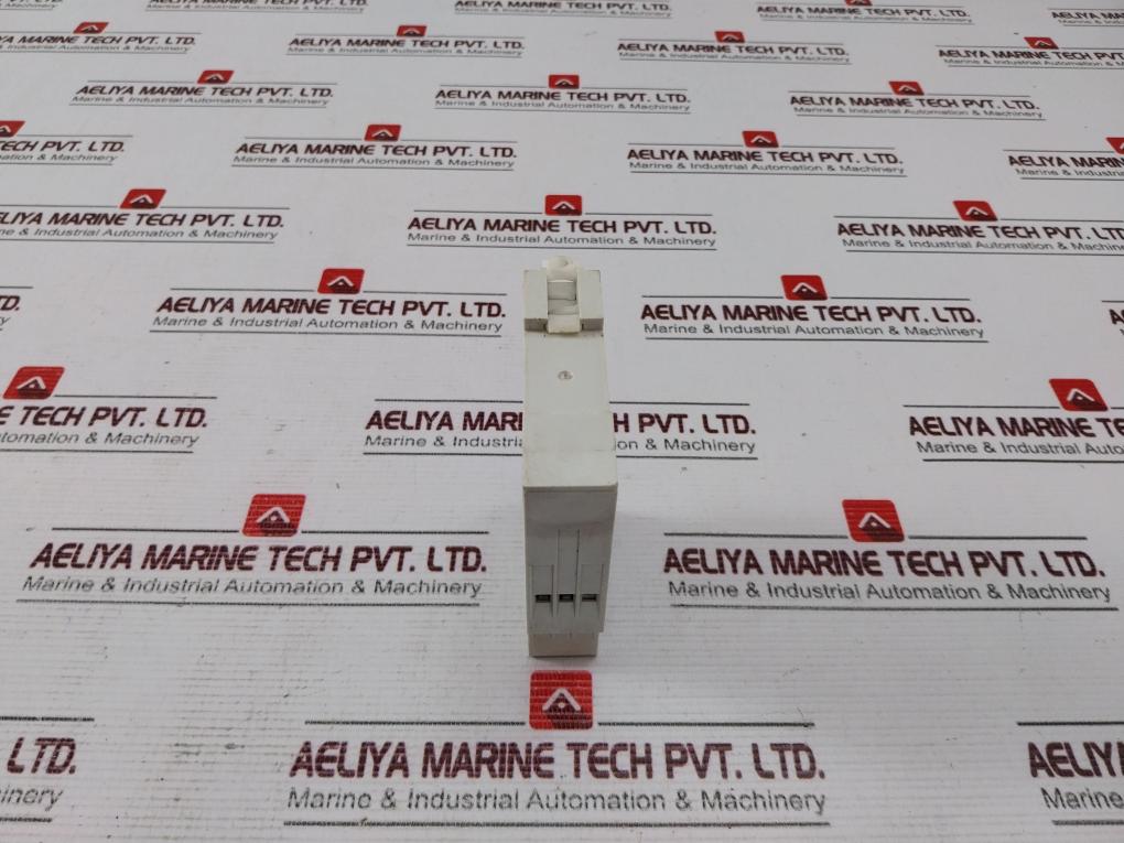 Finder Rina 83.02.0.240.0000 Time Relay - Image 4