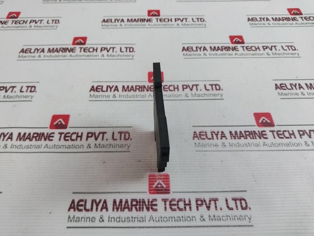 Idec Rv8h-l-ad110 Interface Relay With Socket 250v - Image 3