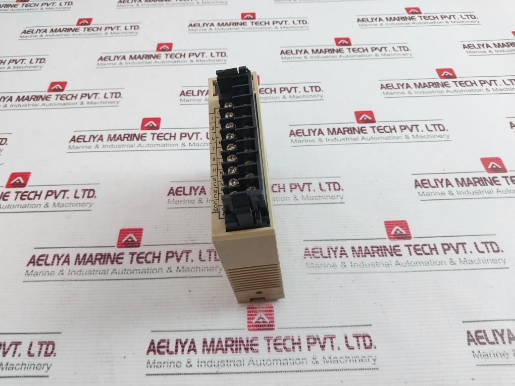 Omron C200h-0d211 Output Unit 24vdc