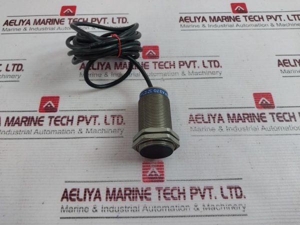 Telemecanique Xs1m30pa370 Inductive Sensor