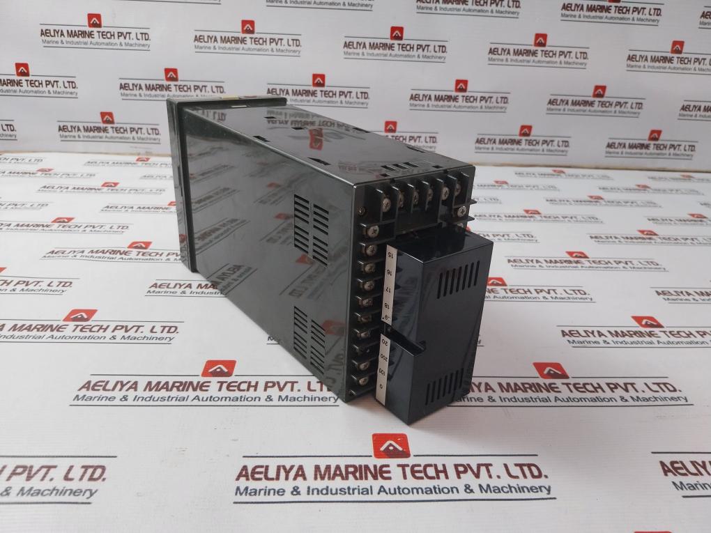 Yamatake-honeywell Sdc401 Digital Indicating Temperature Controller - Image 4