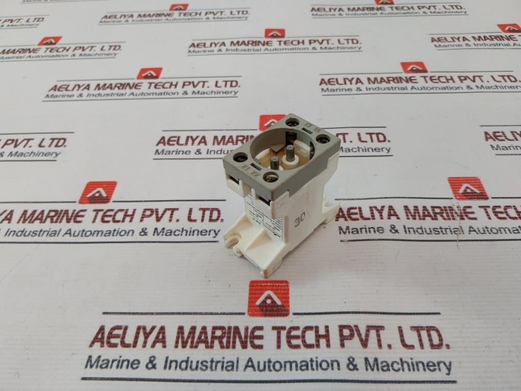 Cooper Ghg 41 Lamp Station 240v - Image 3