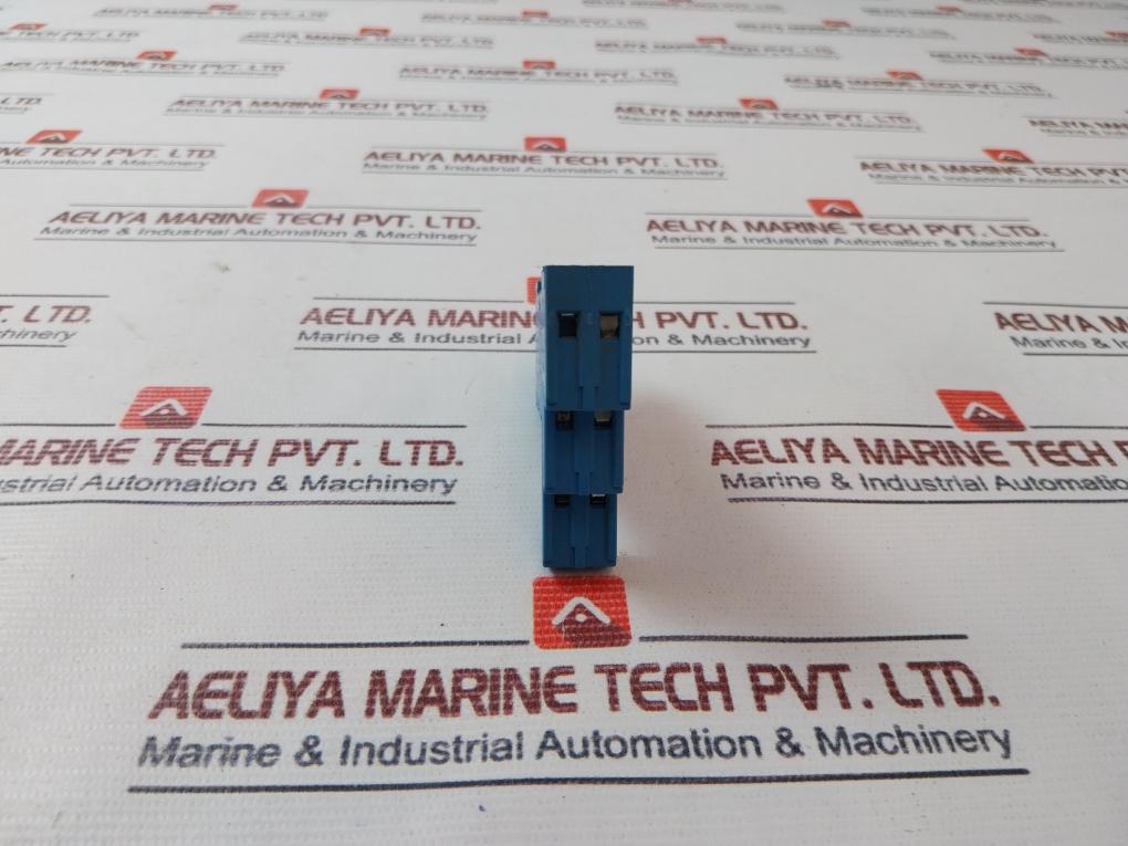 Finder 95.05 Relay Socket 250v - Image 4