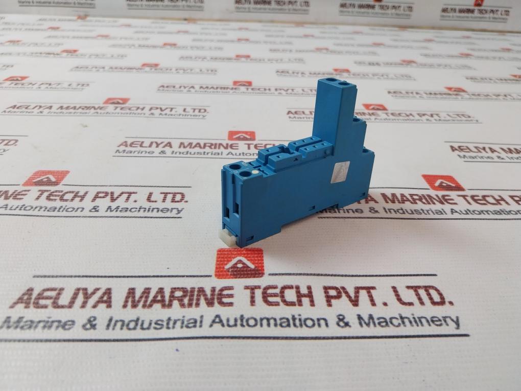 Finder 95.05 Relay Socket 250v - Image 3