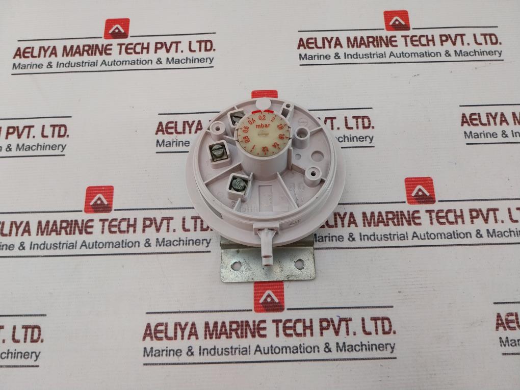 Huba 602.90040 Differential Pressure Transmitter 50 Mbar