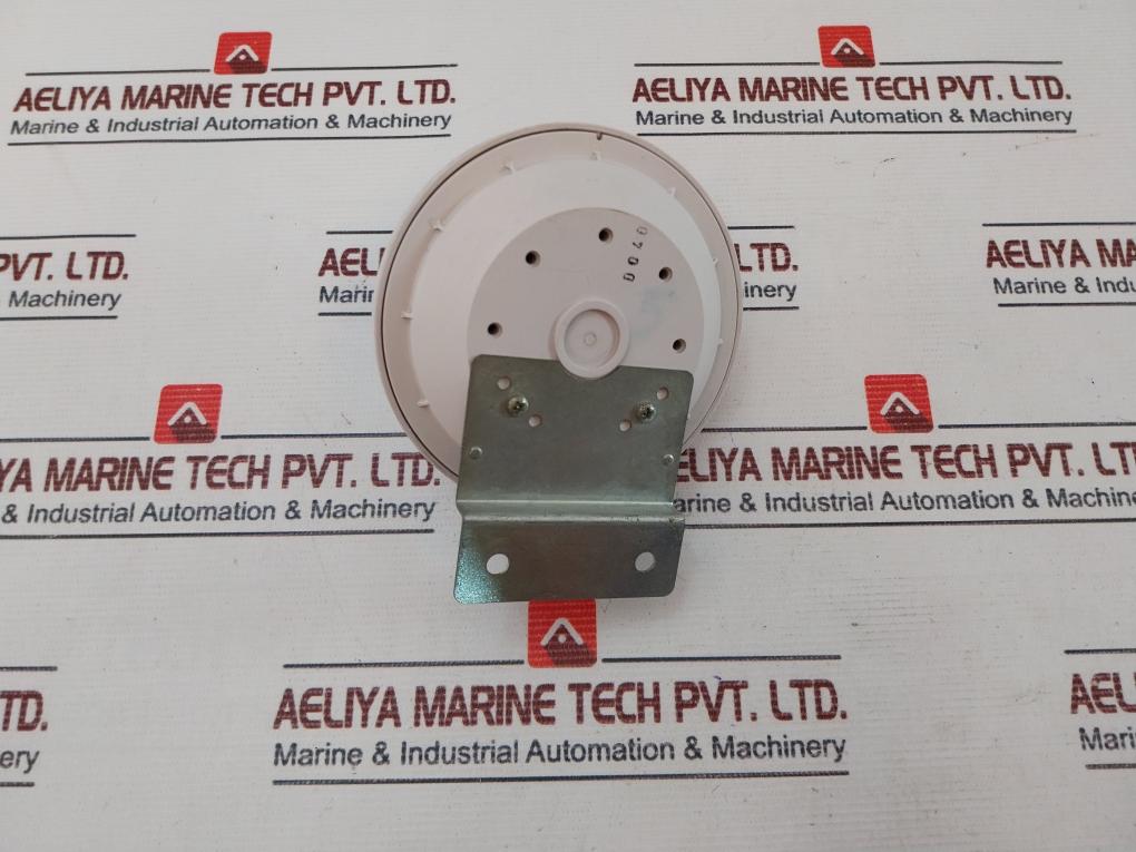 Huba 602.90040 Differential Pressure Transmitter 50 Mbar - Image 4