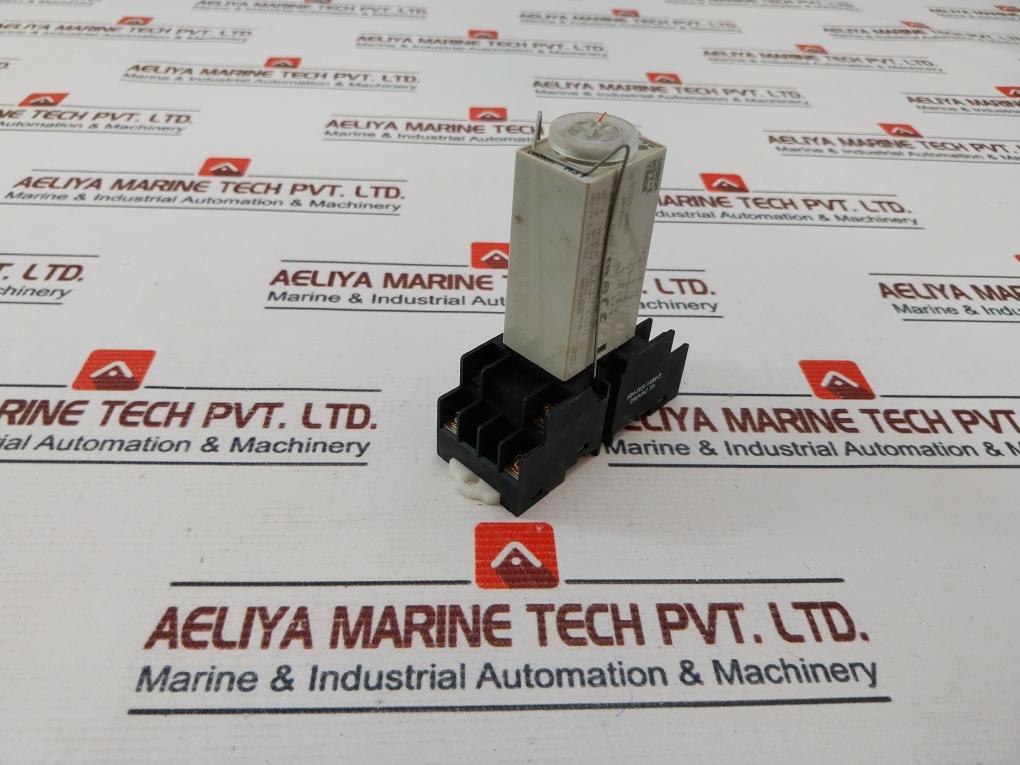 Omron H3y-2 Timer Relay 230v - Image 3