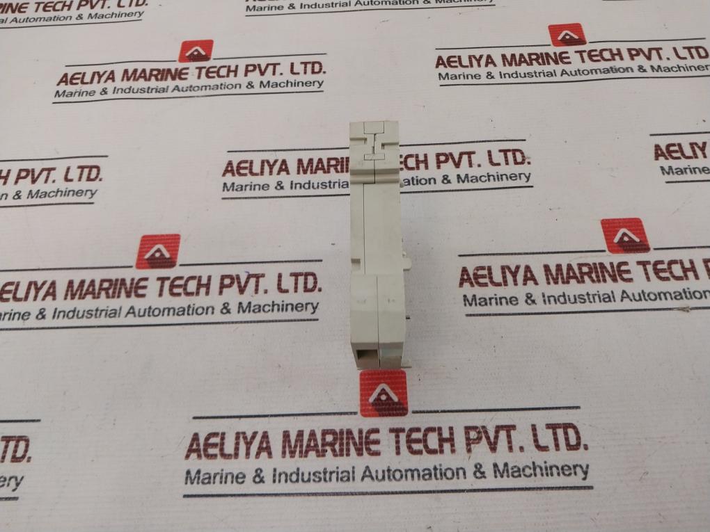 Schneider Electric Merlin Gerin 26960 Contactor 240v - Image 4