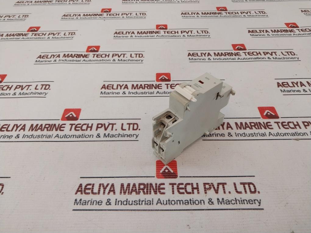 Schneider Electric Merlin Gerin 26960 Contactor 240v - Image 3