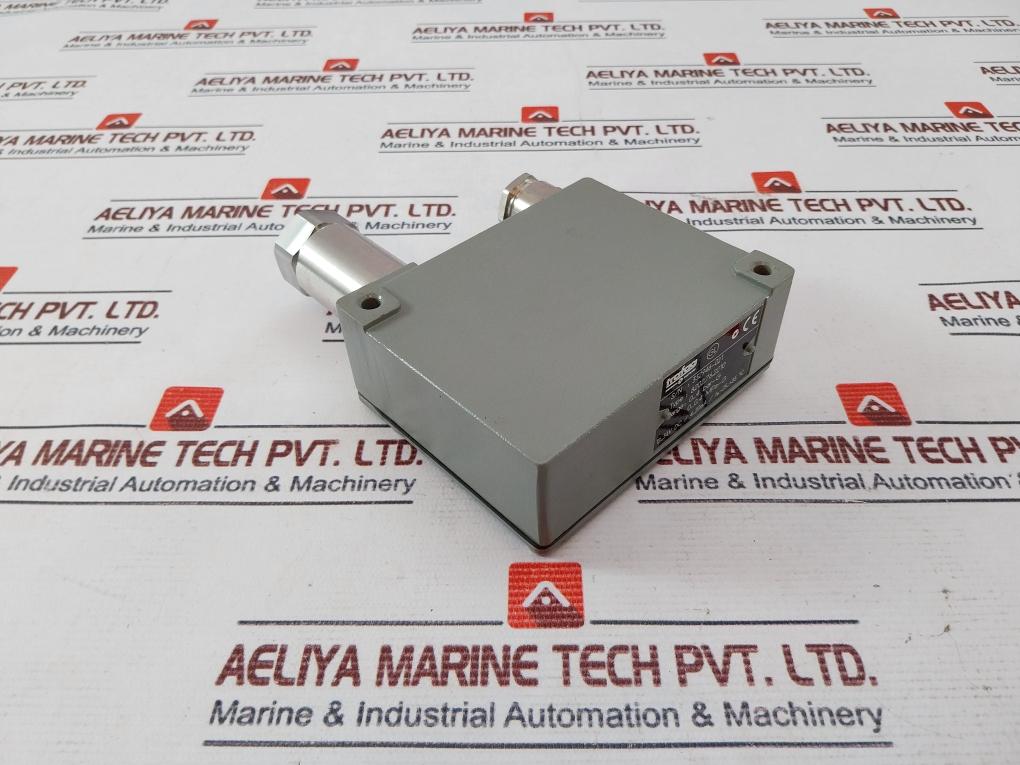 Trafag 8202.76.2210 Pressure Transmitter - Image 3