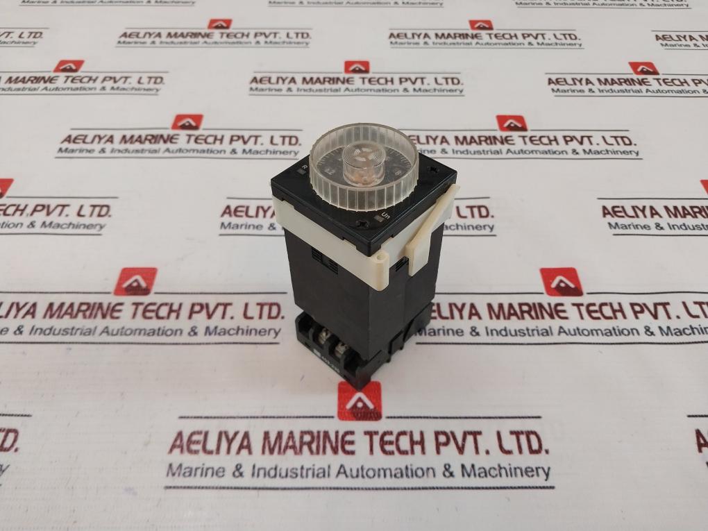 Crouzet Tmr48a Timer With Base 250v - Image 3