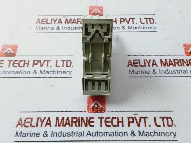 Carlo Gavazzi Zmi 15/4n Relay With Socket 300v - Image 4