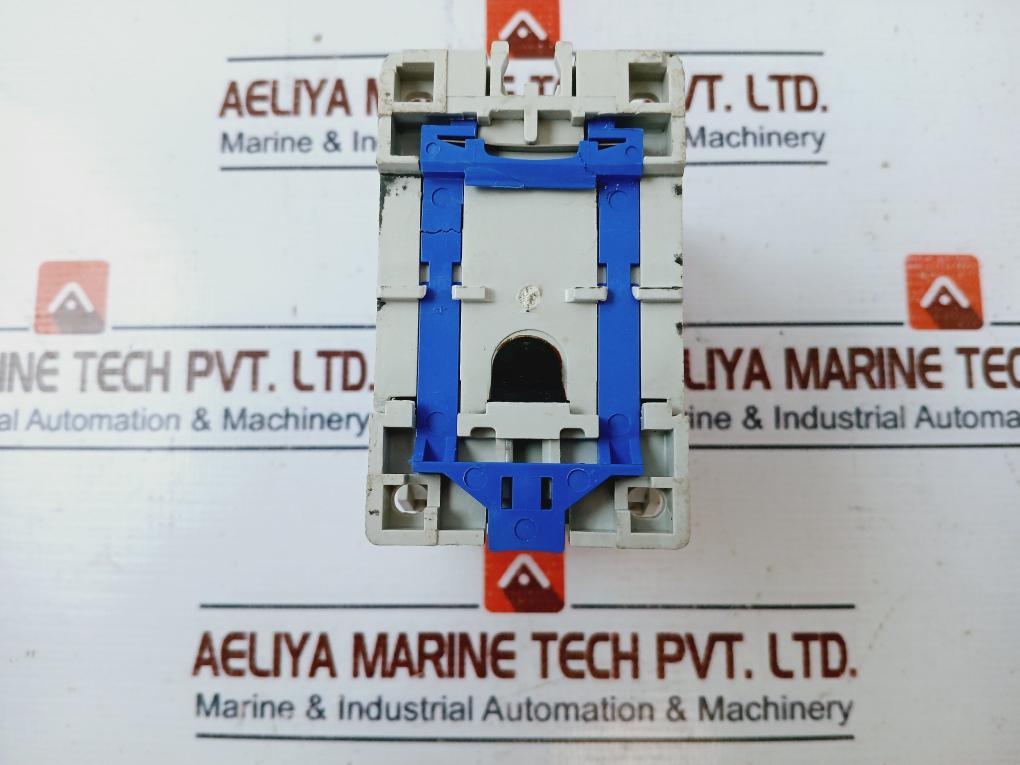 Cutler-hammer Ce15cn3 Contactor 690v - Image 4