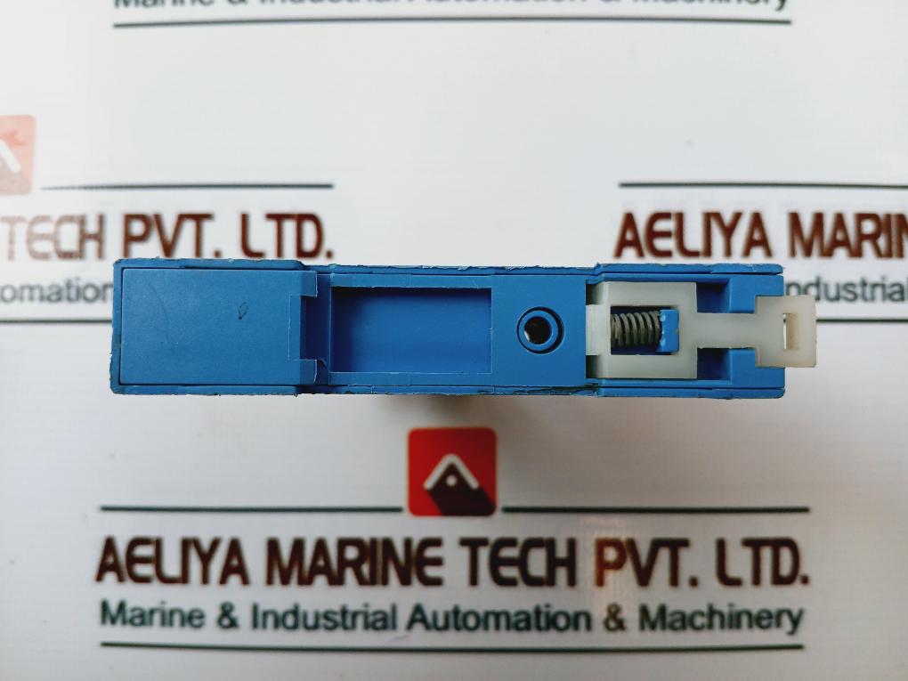 Finder 95.05 Relay Socket 250v - Image 4