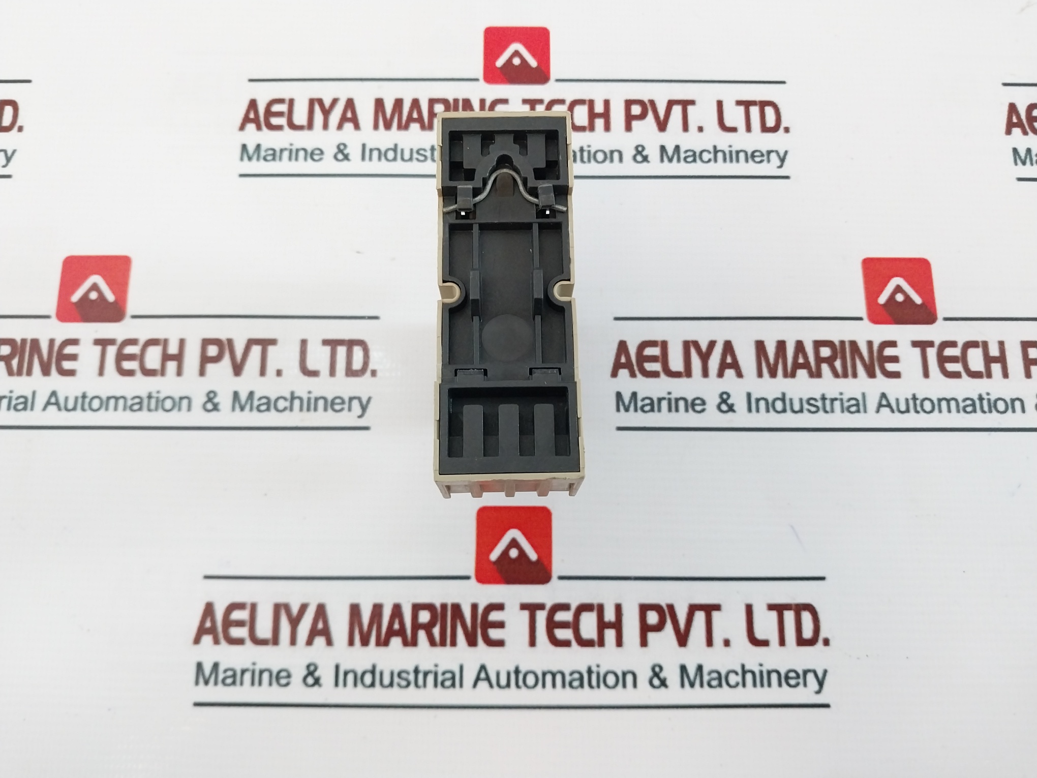 Omron Finder Pyf 14-esn Relay Socket 300v - Image 4