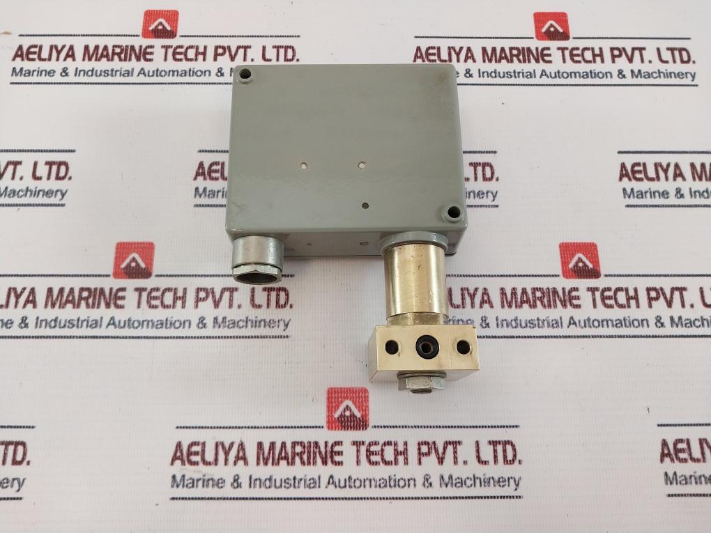 Trafag 900.2379 Pressure Switch 250v - Image 4