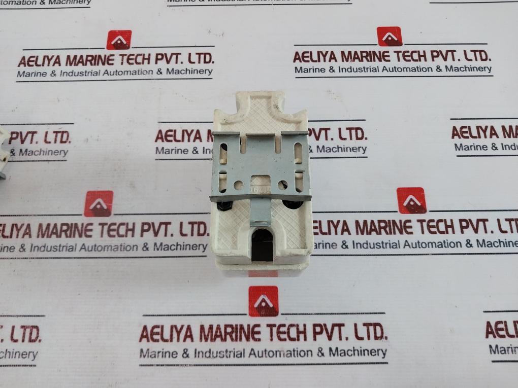 63A 500V Fuse Base - Image 4
