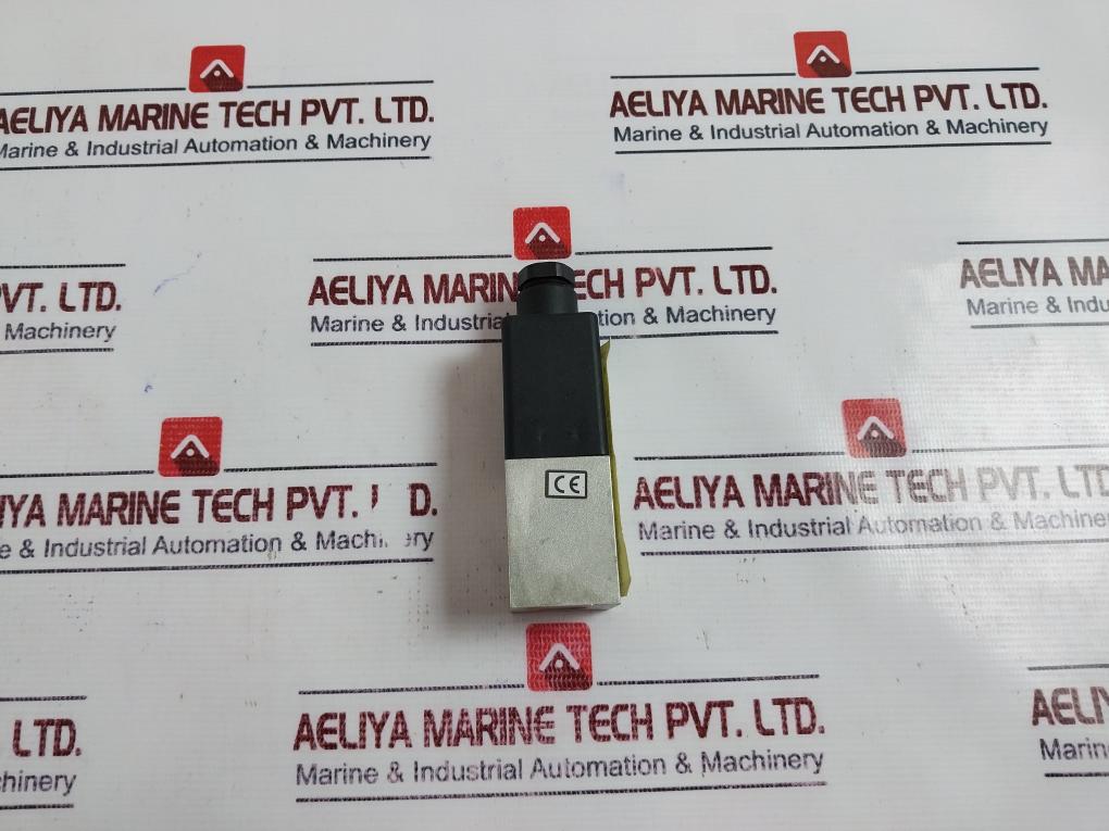 Bosch 0 821 100 004 Pressure Switch 250V