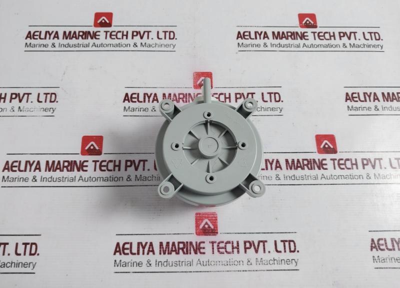 Honeywell Dps1000 Differential Pressure Switch With Duct Kit 250 V - Image 4