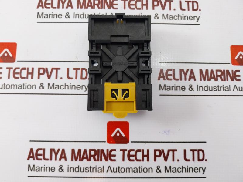 Omron 8pfa Relay Socket 250v - Image 4