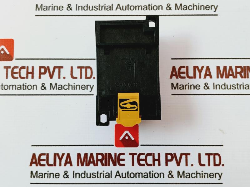 Omron Ptf14a-e Relay Socket 240v - Image 4