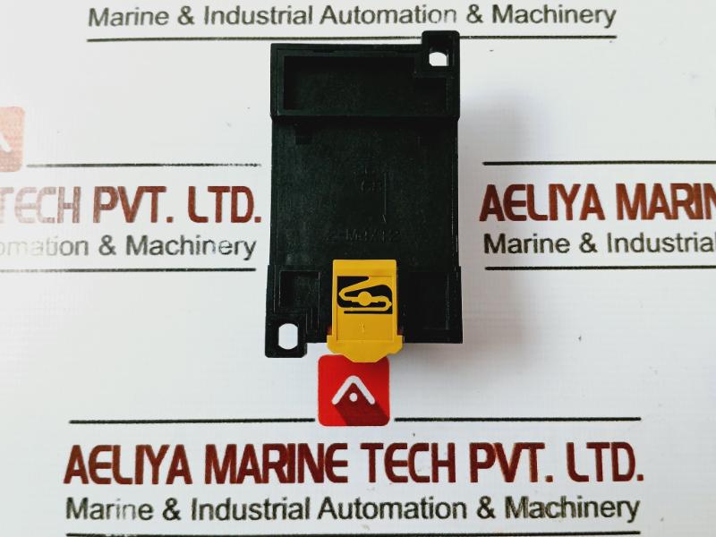 Omron Ptf14a-e Relay Socket 240v - Image 4