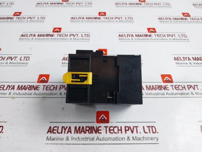 Omron Cj1w-pd025 Power Supply Unit 24v - Image 4