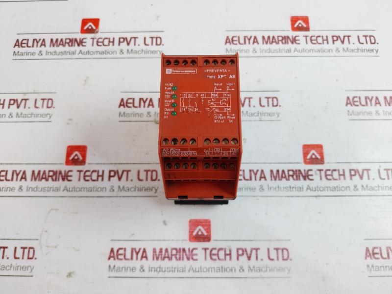 Telemecanique Schneider Electric Xpsak311144 Safety Relay 230v