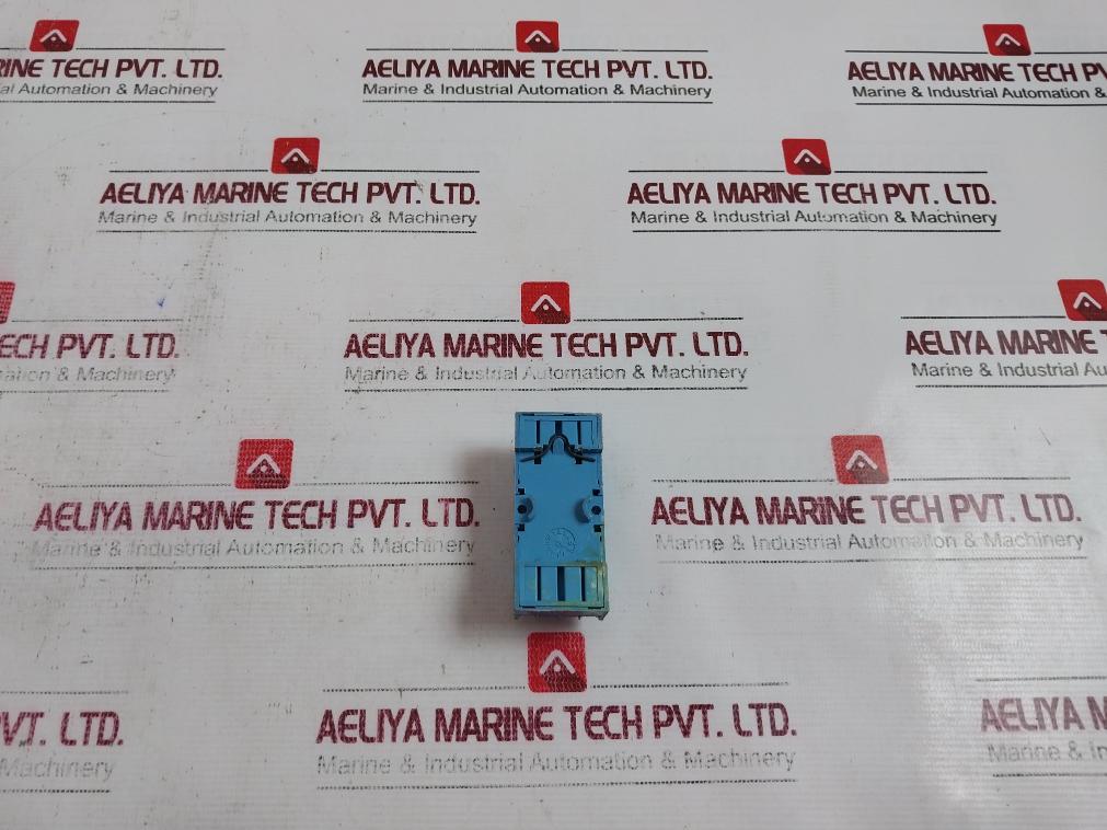 Finder 94.44.1 Relay Socket 300v - Image 4