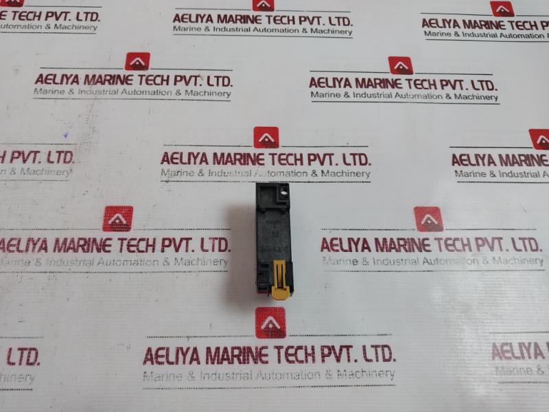 Omron Pyf08a-e Relay Socket 250v - Image 4