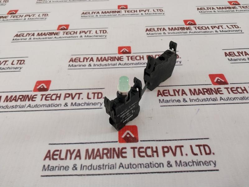 Siemens 3sb5400-8ce Voltage Reducer With Led Lamp-green 240v - Image 3