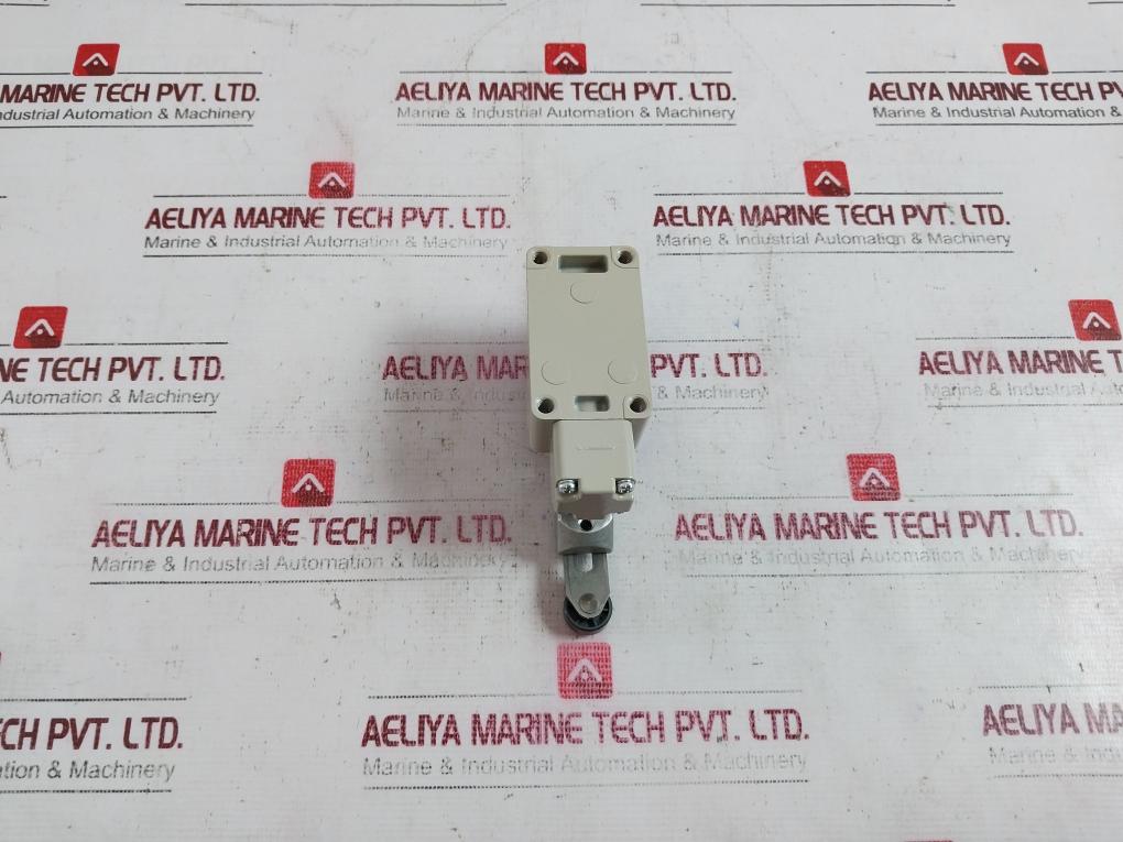 Azbil Yamatake Corporation 1ls3-J Purpose Compact Limit Switch 250v - Image 4