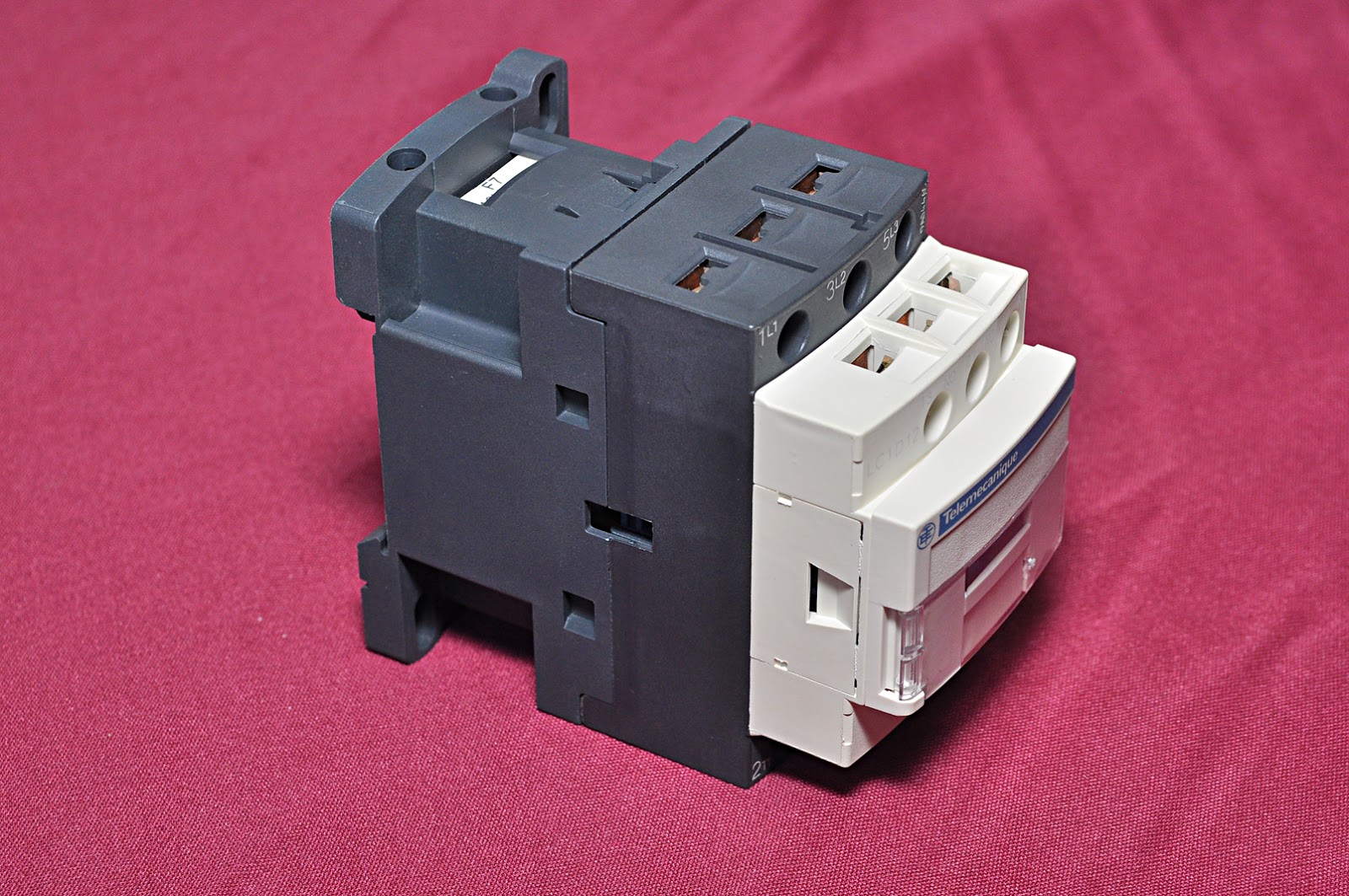 TELEMECANIQUE LC1D12F7 SQUARE D CONTACTOR - Aeliya Marine