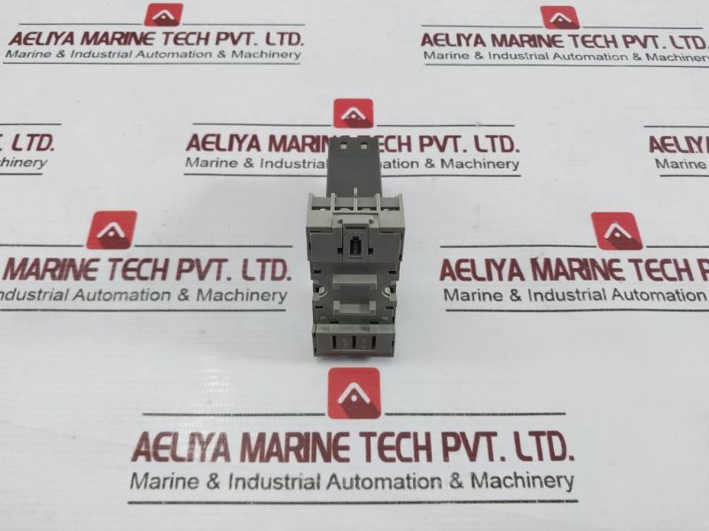 Idec Gt5y-2sn Electronic Timer 300v - Image 4