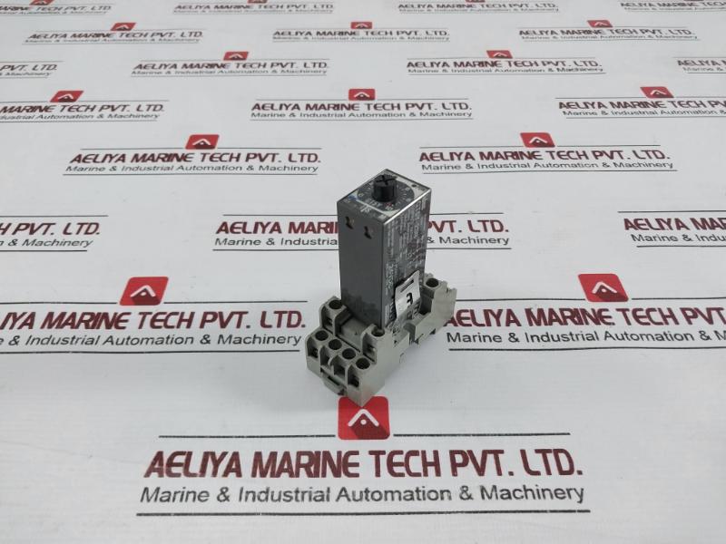 Idec Gt5y-2sn Electronic Timer 300v - Image 3