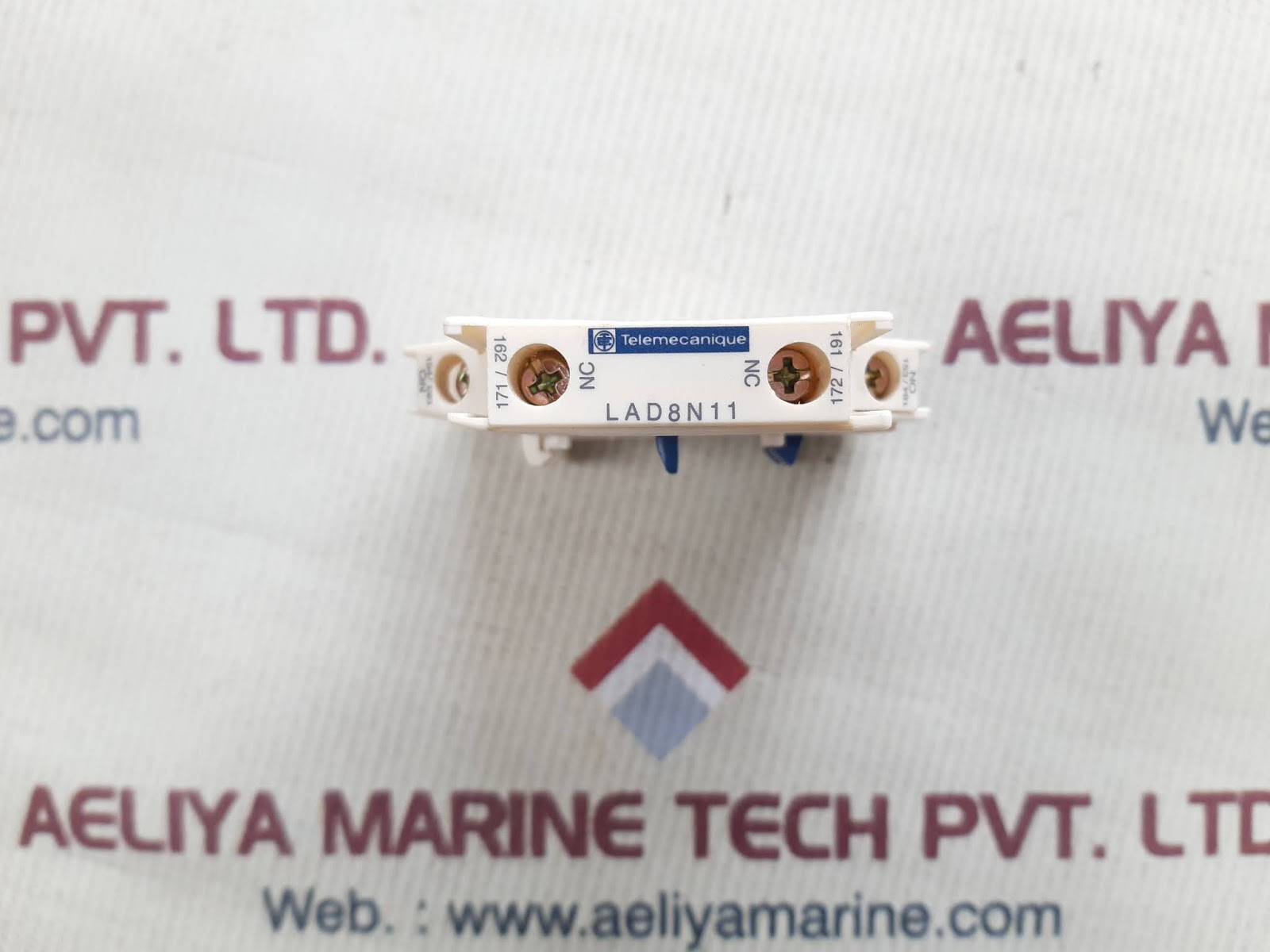 Telemecanique lad8n11 contact block - Image 4